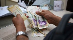 بلغ سعر صرف العملة الإيرانية ما يقرب من 18600 تومان للدولار الواحد- جيتي