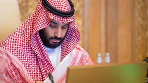 لفتت الصحيفة إلى أن الزعماء السعوديين يحاولون التوقف عن حرق النفط لتوليد الكهرباء لتفادي انخفاض كمياته- واس
