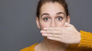 نوه الموقع إلى أن رائحة الفم الكريهة قد تكون أحيانا من بين الآثار الجانبية التي تخلّفها بعض الأدوية- أرشيفية