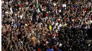 استمرت الاحتجاجات في عمان والمحافظات الأردنية الليلية أسبوعا كاملا- جيتي