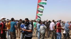 مصدر قال إن المسيرة تأتي ضمن فعاليات شعبية رفضا للحصار والمماطلة الإسرائيلية بملف إعادة إعمار غزة- عربي21