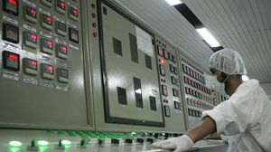 هددت إيران بزيادة تخصيب اليورانيوم ردا على العقوبات بحقها- جيتي