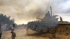 عملية "بركان الغضب" التابعة لحكومة الوفاق تؤكد أن قواتها تقوم بطرد قوات حفتر من منطقة الداوون داخل مدينة ترهونة- جيتي
