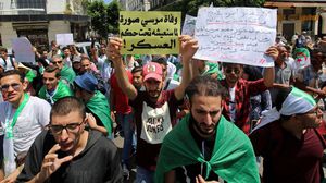 الجزائر.. صمت رسمي وتفاعل شعبي مع وفاة الرئيس المصري السابق محمد مرسي  (الأناضول)