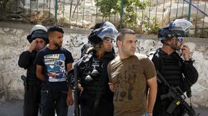 اعتقلت قوات الاحتلال أربعة فلسطينيين خلال اقتحام بلدة العيسوية- جيتي