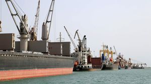تعاني المناطق الخاضعة للحوثيين من شح كبير في الوقود منذ أشهر- ميناء الحديدة - جيتي 