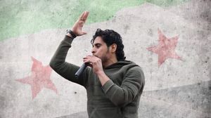 مع اندلاع الثورة السورية مطلع العام 2011 ترك الساروت حراسة مرمى فريق "الكرامة" السوري وقاد المظاهرات- تويتر