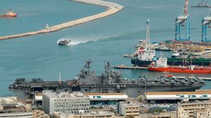 مراسل قناة المنار اللبنانية نشر صورة لميناء حيفا ردًا على تهديدات إسرائيلية- جيتي