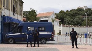 بحسب السلطات الجزائرية فإن ثمة متورطين مع القاتل مشيرة إلى أنه تم القبض على اثنين منهم- مديرية الأمن الوطني
