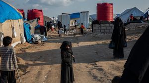 هناك حوالي 900 طفل يعيشون في معسكرات اعتقال قذرة مليئة بالأمراض في شمال شرق سوريا- نيويورك تايمز