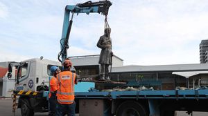 أزالت نيوزيلندا تمثال  الكابتن البريطاني جون فاين تشارلز هاميلتون المتهم بالعنصرية- جيتي