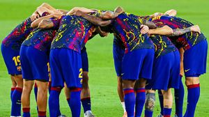 غاب دي يونغ عن مواجهة فريقه الأخيرة أمام إشبيلية- برشلونة / تويتر
