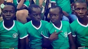 ونشر الفريق الأخضر صورةً لبعض الأطفال المنحدرين من أفريقيا جنوب الصحراء- الحساب الرسمي للرجاء