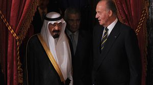 صحيفة "لا تريبون دو جنيف": كارلوس تلقى مئة مليون دولار من الملك عبد الله في 2008- جيتي