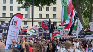 مظاهرات ضخمة أول أمس السبت 12 حزيران أمام مقر الحكومة البريطانية انتصارا لفلسطين- (فيسبوك)