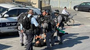 يواصل الاحتلال إغلاق مداخل حي الشيخ جراح بالسواتر الحديدية والإسمنتية- ميدان القدس