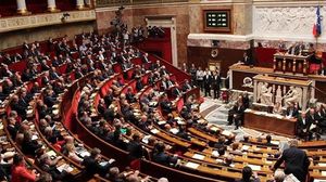 حقوقيون يطالبون البرلمان الفرنسي بالانحياز لقيم ومبادئ حقوق الإنسان (الأناضول)