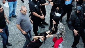 استخدمت الشرطة والمدنيون التابعون لها القوة ضد الصحفيين الفلسطينيين- تويتر