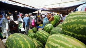 الأمن التونسي وجه تهمتين إلى بائع البطيخ هما السّكر وإحداث الفوضى في الطريق العام- جيتي