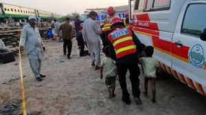 حصيلة الضحايا مرشحة للارتفاع بسبب المحاصرين تحت العربات المقلوبة- جيو نيوز الباكستانية