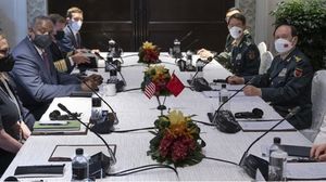 وزير الدفاع الصيني أدلى بتصريحاته خلال اجتماع بنظيره الأمريكي لويد أوستن في سنغافورة- حساب أوستن على تويتر