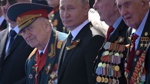 بوتين محق في كلامه بأن الثورات الملونة ستؤدي إلى الإطاحة بالنظام شبه الديكتاتوري في روسيا - جيتي