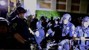 أكدت شرطة جامعة كاليفورنيا أنه "تم اعتقال حوالي 25 متظاهرا للاشتباه في قيامهم بتعطيل عمليات الجامعة عمدا"- منصة "إكس"