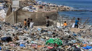 ظروف معيشية سيئة يواجهها الفلسطينيون جراء استمرار العدوان على القطاع- الأناضول