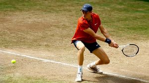 أصبح يانيك سينر ثامن لاعب يحقق لقب هاله في أول مشاركة له بصدارة التصنيف- ATP/ إكس