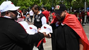 الشرطة الألمانية تمنع توزيع باقي القبعات على الجماهير- الأناضول
