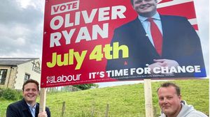 يريد أوليفر رايان أن يكون الرجل الذي يمثل مقعد بيرنلي الواقعة في مقاطعة لانكشاير- منصة "إكس"