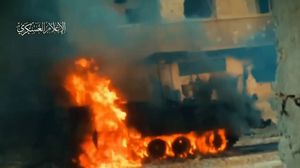 دبابة متفحمة بالكامل جراء استهدافها من قبل القسام في الشجاعية-  إعلام القسام