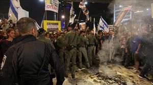 صعّد معارضون لحكومة نتنياهو وذوو أسرى إسرائيليين في غزة من نشاطاتهم الاحتجاجية- الأناضول