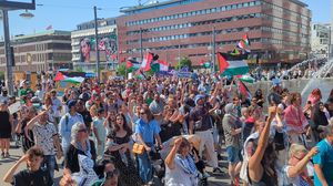 طالب المتظاهرون بإنهاء العدوان المتواصل على قطاع غزة ونددوا بالجرائم الإسرائيلية- الأناضول