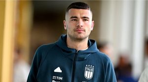 استدعى المدرب لوتشيانو سباليتي مدافع فيورنتينا لوكا رانييري بدلا منه- CLASSICO  / إكس 