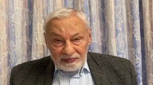 ما زلت أعيش هموم الجماعة والشعب السوري، وأبذل جهدي وطاقتي في تقديم المشورة والعون والمساندة،. وأشارك في كل ما أدعى إليه من جهود إيجابية وبناءة.