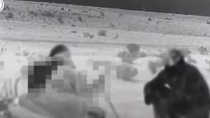 صورة نشرها الموساد زعم أنها لاثنين من عملائه في إيران- إكس
