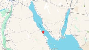 "ظهرت على السطح منطقة رأس شقير التي تعد من أكبر تجمعات الشعاب المرجانية البكر في العالم، وذلك فيما يتعلق بإصدار تلك الصكوك"- خرائط جوجل