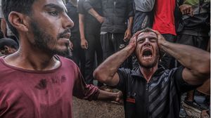 استشهد ما لا يقل عن 32 فلسطينيا بينهم 11 من منتظري المساعدات- جيتي