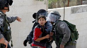 لا يفرق الاحتلال بين طفل وبالغ في انتهاكاته في الأراضي الفلسطينية المحتلة - جيتي