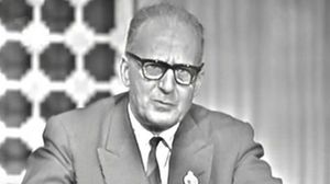 فكر مالك بن نبي، على الرغم من ثنائه على بعض التجارب الثورية، في مصر والجزائر، إلا أنه في الجوهر كان فكرا نقديا، يعتمد منهجا في القراءة، تستحضر المقولات الأساسية التي بسطها في مشروعه الفكري.