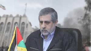 أيزادي ولد وترعرع في مدينة قم في بيئة مؤيدة للثورة الإسلامية- إكس