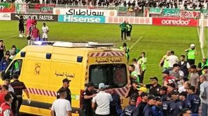 أدى انهيار السياج الحديدي بالمدرجات إلى سقوط عدد من المناصرين من ارتفاع كبير - الشروق / إكس