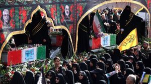 إقامة مراسم تشييع حاشد ومهيب لشهداء العدوان الإسرائيلي في العاصمة الإيرانية طهران -  وكالة مهر الإيرانية 