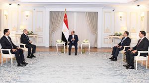 تأتي هذه الزيارة في توقيت حساس، حيث يُنظر إلى ظهور نجلي حفتر  ـ صدام وخالد ـ ضمن الوفد، كرسالة ذات أبعاد داخلية تتصل بالصراع على النفوذ داخل المعسكر الشرقي في ليبيا.. فيسبوك
