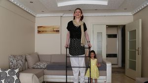 التركية "رميسا غيلدي"، أطول فتاة في العالم - الأناضول