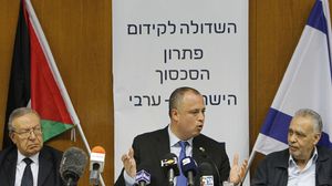 نائب رئيس الكنيست الإسرائيلي هيليك بار (وسط) - (أرشيفية) - أ ف ب