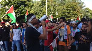 ردد المشاركون في التظاهرة هتافات مناهضة لإسرائيل وحكومتها - الأناضول