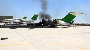 من آثار القصف على مطار طرابلس - الأناضول