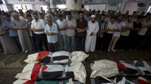 صلاة الجنازة على عدد من شهداء دير البلح - (وكالات محلية)